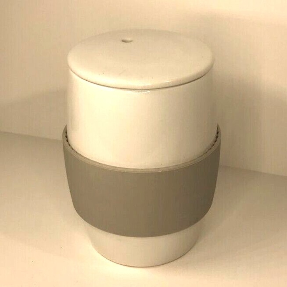 Pampered Chef Microwavable Egg Or Oatmeal Cooker cup‎ with lid New